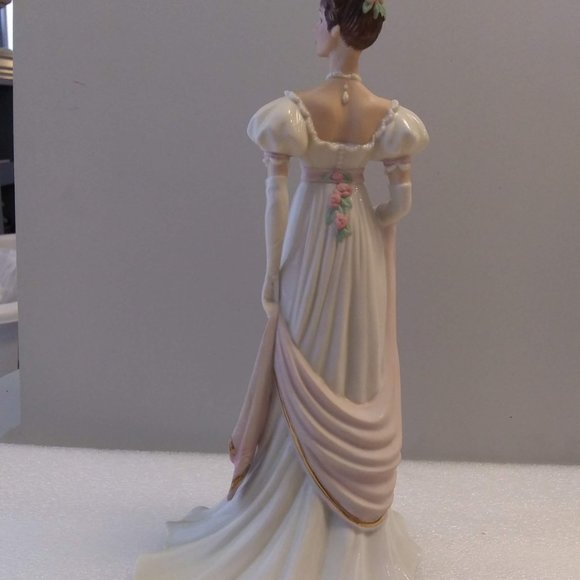 Arabella Figurine - Picture 4 of 6